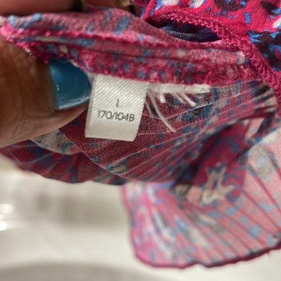 Anthropologie Pink floral ruffle sleeve top. Size large . NEW condition - Picture 5 of 6